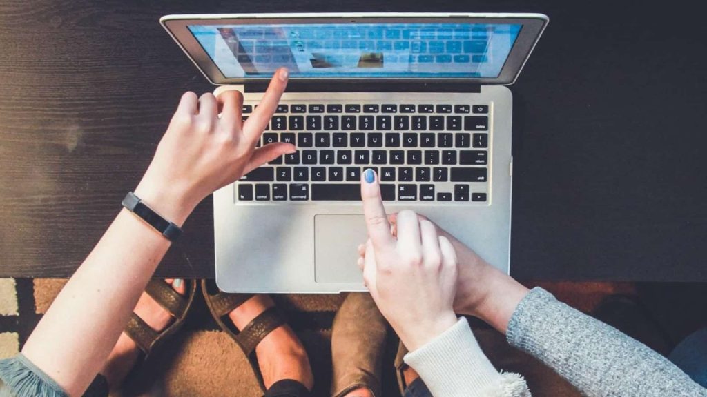 women-reviewing-website